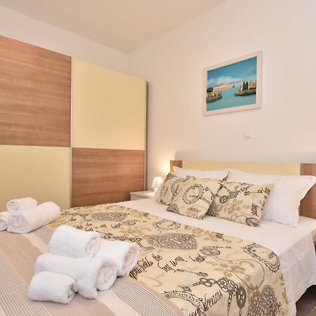 Lovely Home In Split With Jacuzzi Экстерьер фото