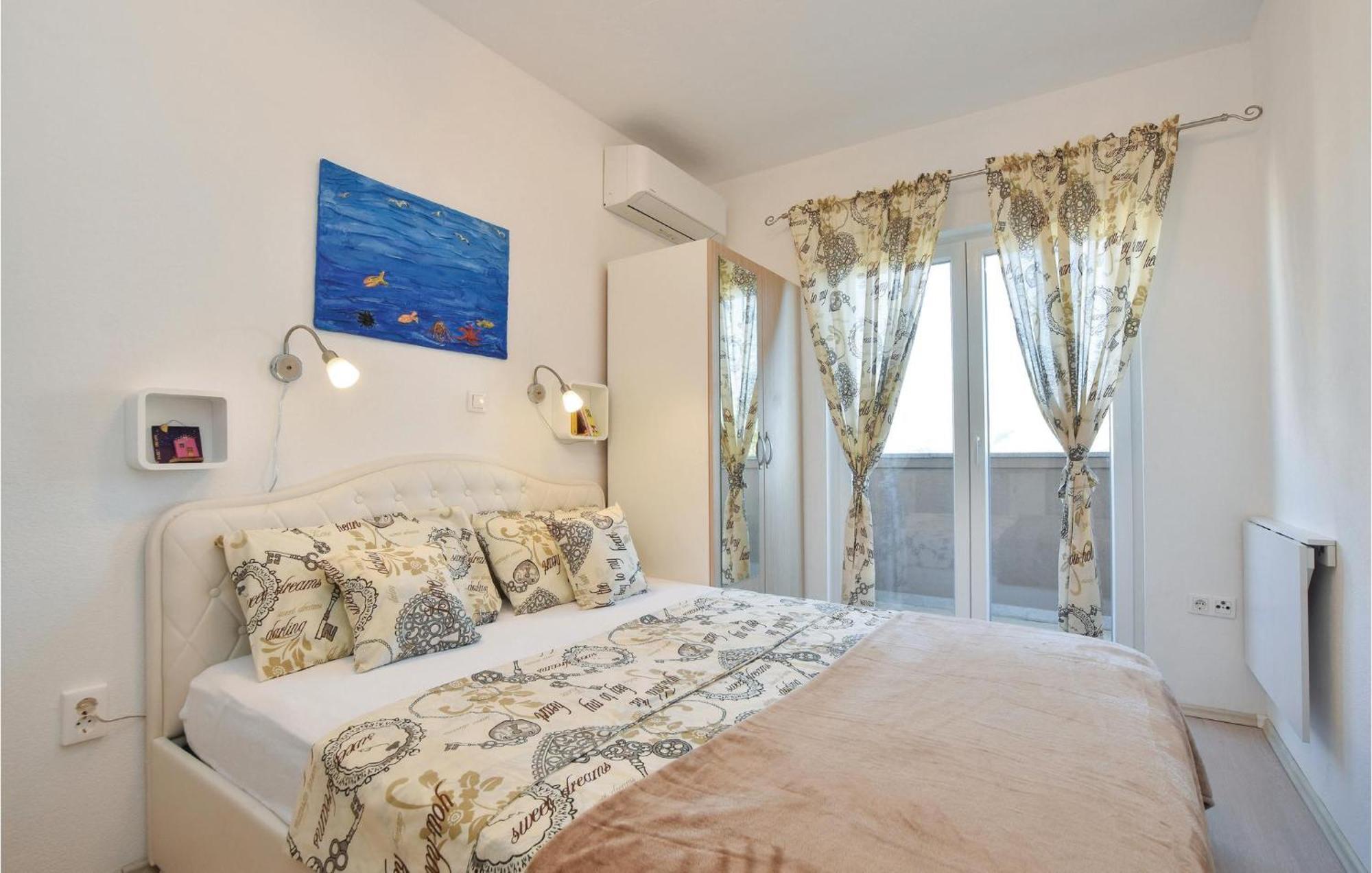 Lovely Home In Split With Jacuzzi Экстерьер фото