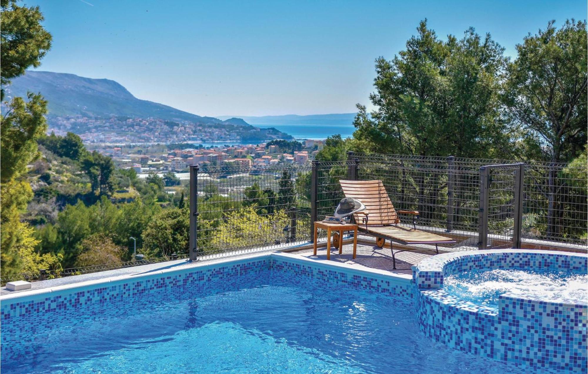 Lovely Home In Split With Jacuzzi Экстерьер фото