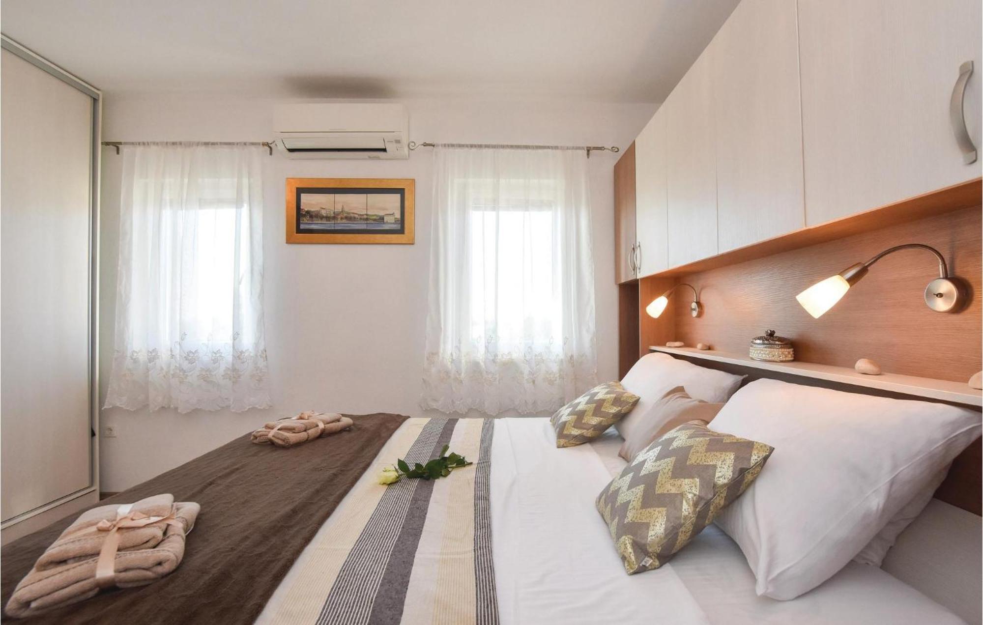 Lovely Home In Split With Jacuzzi Экстерьер фото